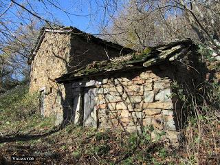 Por los praos de Vil.lar de Cinfuegos y Las Chanas