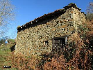 Por los praos de Vil.lar de Cinfuegos y Las Chanas