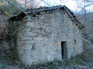 Por los praos de Vil.lar de Cinfuegos y Las Chanas