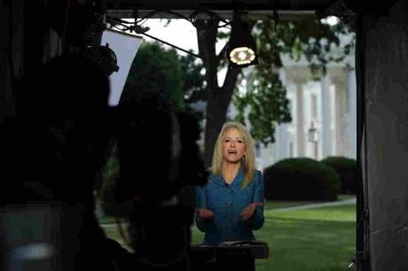 Kellyanne Conway violó las reglas federales de ética, dice la agencia Watchdog