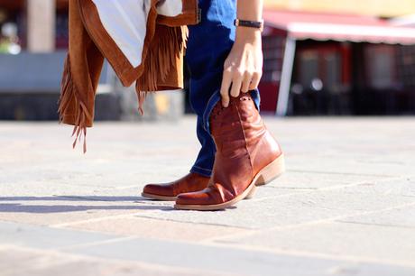 FRINGES AND DOTS FRINGES AND DOTS