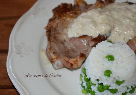 Chuletas de cerdo con salsa de cebolla Chuletas de cerdo con salsa de cebolla