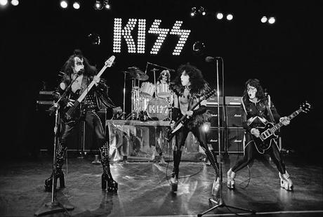 Discografía seleccionada: Kiss (Top 10).