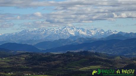 Picos de Europa desde Peña Careses, Siero