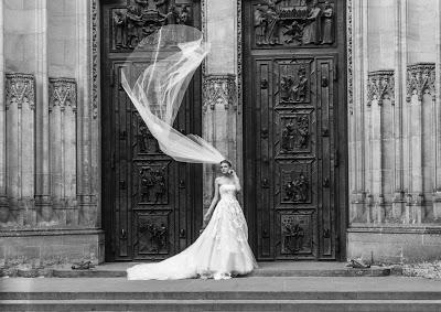 Vestido de novia con cola catedral
