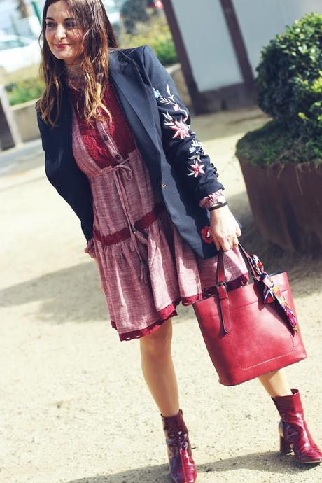 Con vestido y blazer