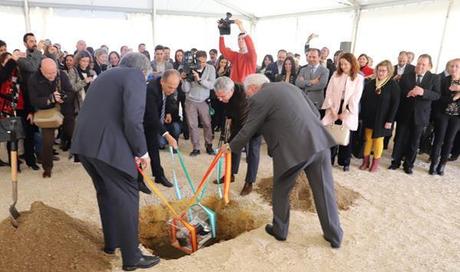 La Universidad Loyola Andalucía coloca la primera piedra de su nuevo campus en Dos Hermanas