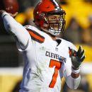 Fuente: Browns obtiene QB Taylor de Buffalo