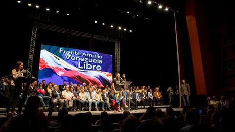 Frente Amplio, Soy Venezuela, Fracción Parlamentaria 16 de Julio, Falcón y el lobby internacional: La oposición en su laberinto.