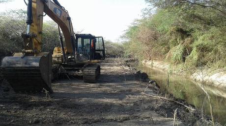 INDRHI rehabilita canal de proyecto de cultivo de mango en Baitoa Seca de Neiba.