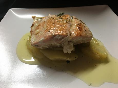 Salmón confitado a la mantequilla con tomillo