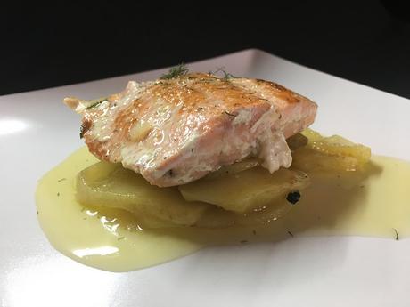 Salmón confitado a la mantequilla con tomillo