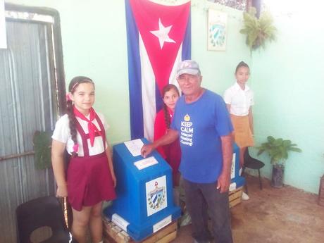 Guaimareño respalda con su voto el sistema político cubano. Foto: Héctor Espinosa Sánchez