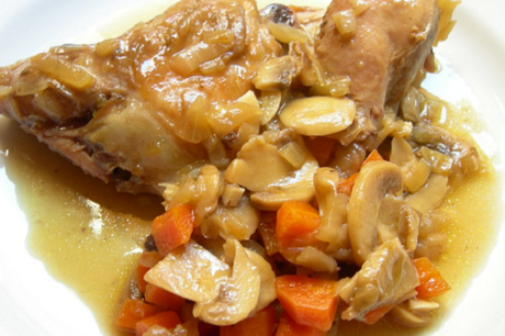 Como preparar un sencillo pollo con champiñones al vino blanco Como preparar un sencillo pollo con champiñones al vino blanco