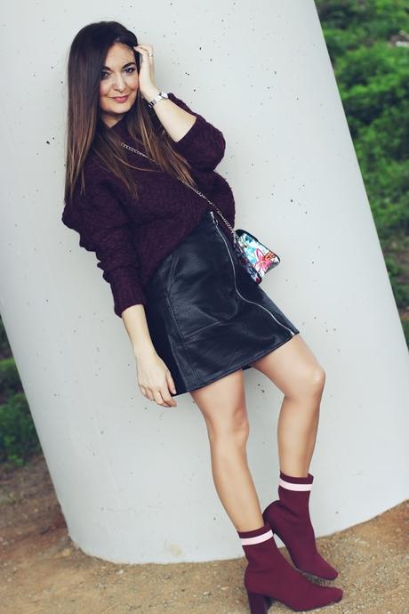 Como combinar una falda de polipiel