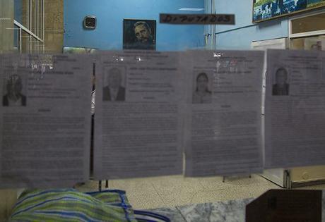 El pueblo vota en las urnas