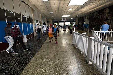 El pueblo vota en las urnas