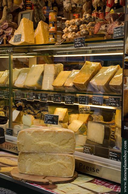 Mercado Bolzano quesos Italia Dolomitas viaje