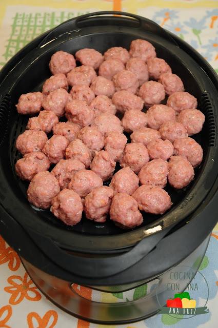 ALBONDIGAS EN SALSA AL VAROMA CON GUARNICIÓN (THERMOMIX Y TRADICIONAL)