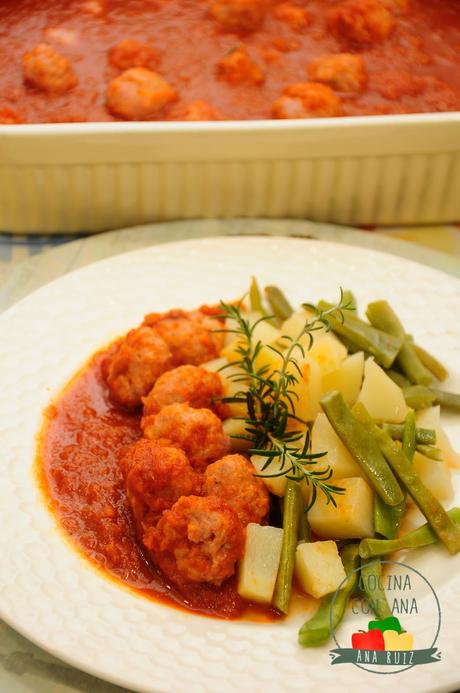 ALBONDIGAS EN SALSA AL VAROMA CON GUARNICIÓN (THERMOMIX Y TRADICIONAL)