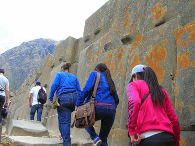 Muros incas en Ollantaytambo, Perú, La vuelta al mundo de Asun y Ricardo, round the world, mundoporlibre.com