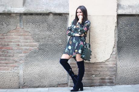 Vestido de flores + Botas altas terciopelo