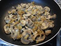 Fettuccine con champiñones y salsa de cava Fettuccine con champiñones y salsa de cava