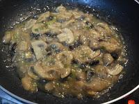 Fettuccine con champiñones y salsa de cava Fettuccine con champiñones y salsa de cava