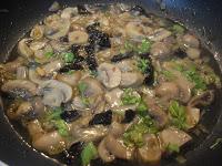 Fettuccine con champiñones y salsa de cava Fettuccine con champiñones y salsa de cava