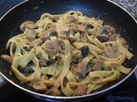 Fettuccine con champiñones y salsa de cava Fettuccine con champiñones y salsa de cava