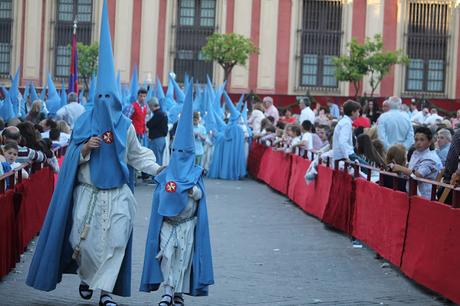 LA SEMANA SANTA CAE EN MARZO EN SEVILLA , Y EN EL MUNDO TAMBIEN