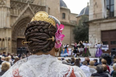LAS FALLAS, FIESTA FAVORITA DE LOS ESPAÑOLES LAS FALLAS, FIESTA FAVORITA DE LOS ESPAÑOLES