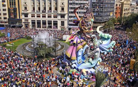 LAS FALLAS, FIESTA FAVORITA DE LOS ESPAÑOLES