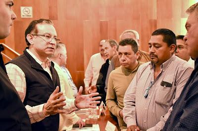 ACUERDAN TRANSPORTISTAS Y GEM MEJORAR MOVILIDAD EN EL MEXIPUERTO DE CUATRO CAMINOS