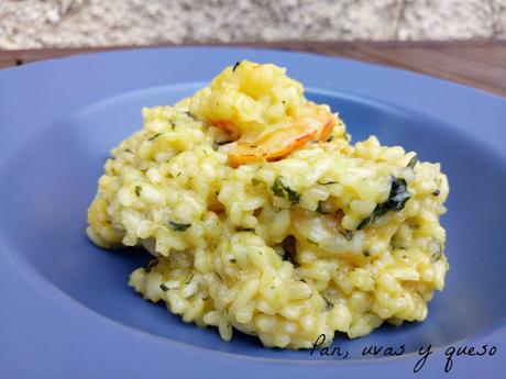 Risotto a la albahaca con langostinos al curry (Thermomix)