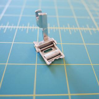 Prensatelas de rodillo y doble arrastre