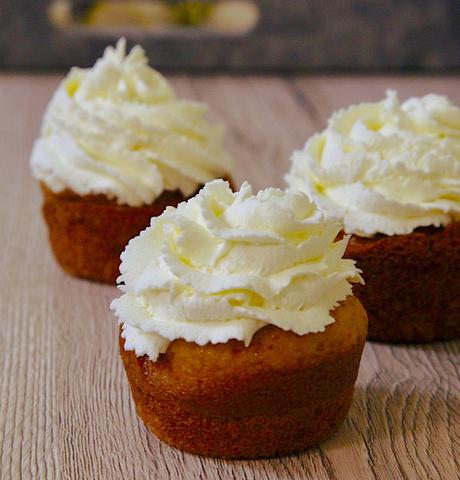 CUPCAKES DE PIÑA COLADA CUPCAKES DE PIÑA COLADA