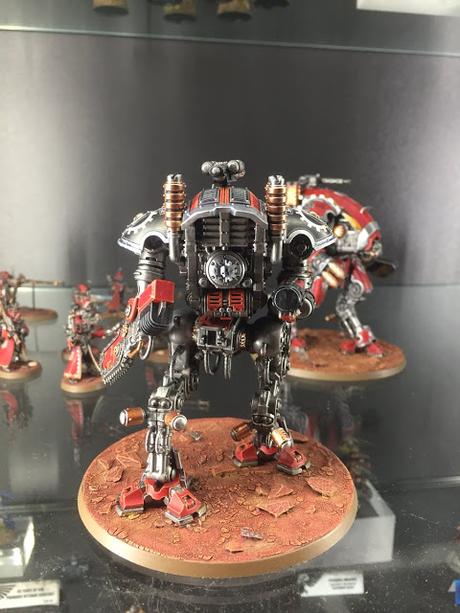 Comparativa de tamaño para un Knight Armiger Warglaive