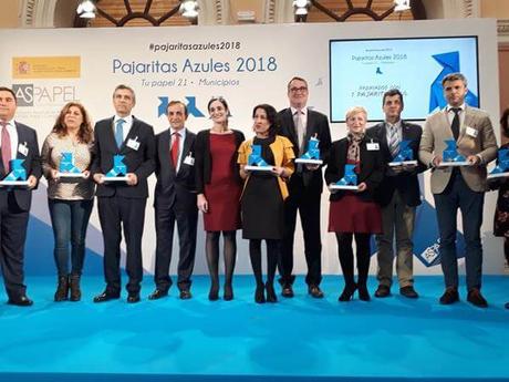 Dos Hermanas galardonada con el premio “Pajarita Azul” por su labor en la recogida selectiva de Papel y Cartón