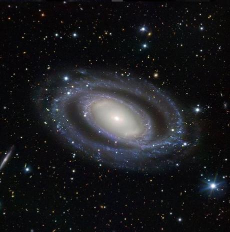 La curiosa galaxia NGC 7098