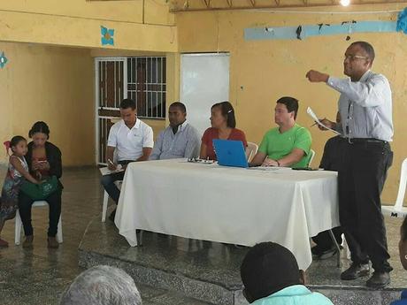 Firman acuerdo solucionaría falta de agua en cientos de hogares de Galván.