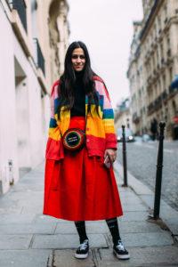 Las rayas multicolor se convierten en la tendencia más cool del street style moda1