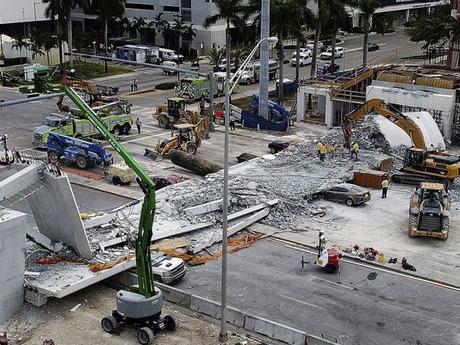 AP UNIVERSITY BRIDGE COLLAPSE A EE.UU. FL