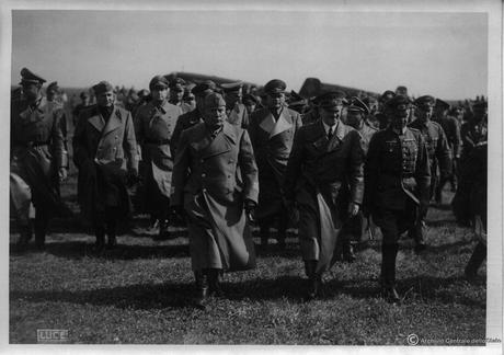 Visita de Mussolini y Hitler al aeropuerto de Uman 1941