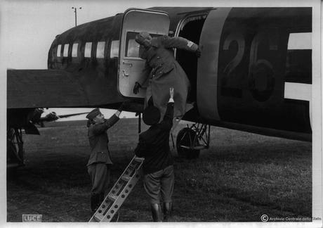 Visita de Mussolini y Hitler al aeropuerto de Uman 1941