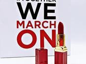 March Elizabeth Arden, labial rojo ayuda mujeres todo mundo