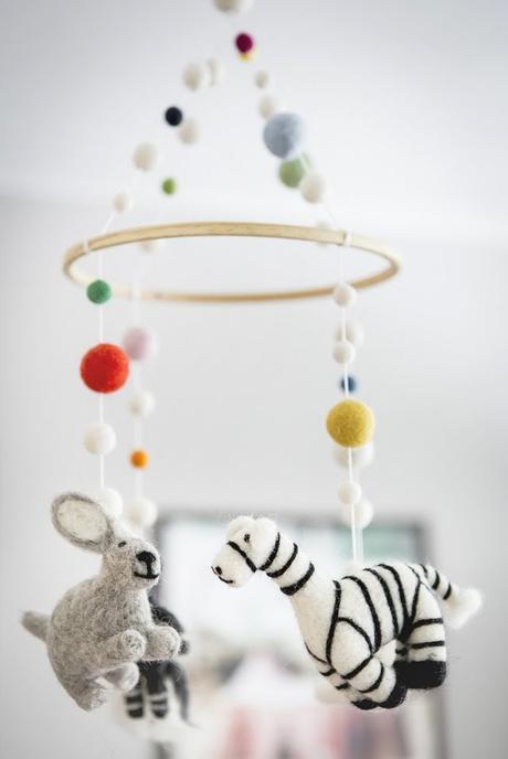 habitación bebé gris