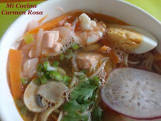 SOPA RAMEN DE SALMON Y LANGOSTINOS