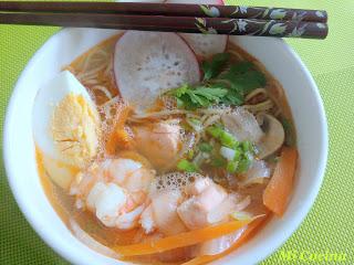 SOPA RAMEN DE SALMON Y LANGOSTINOS