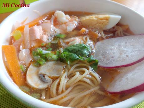 SOPA RAMEN DE SALMON Y LANGOSTINOS